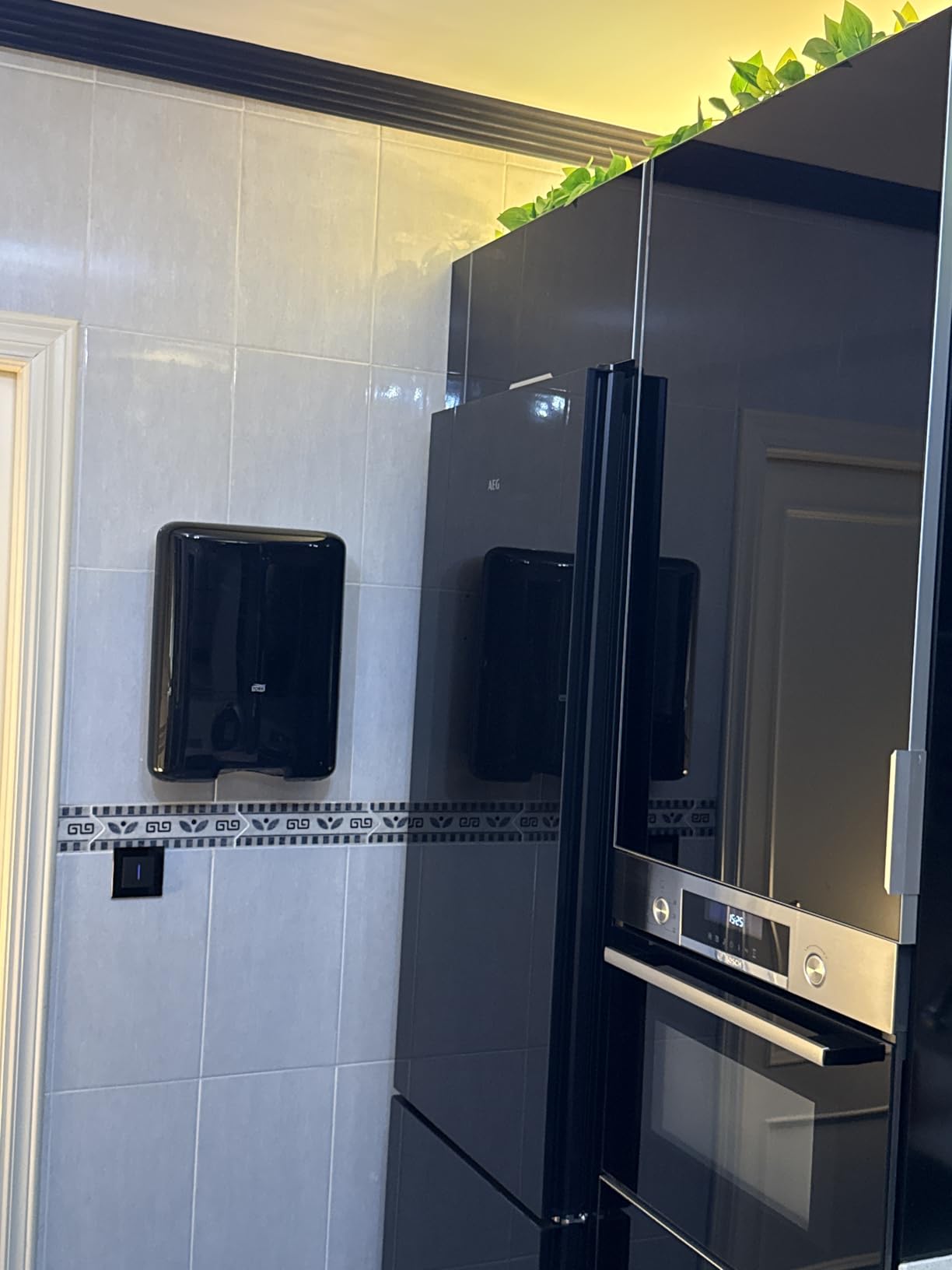 Tork Elevation H3 553008 dispenser asciugamani nero piegati C V