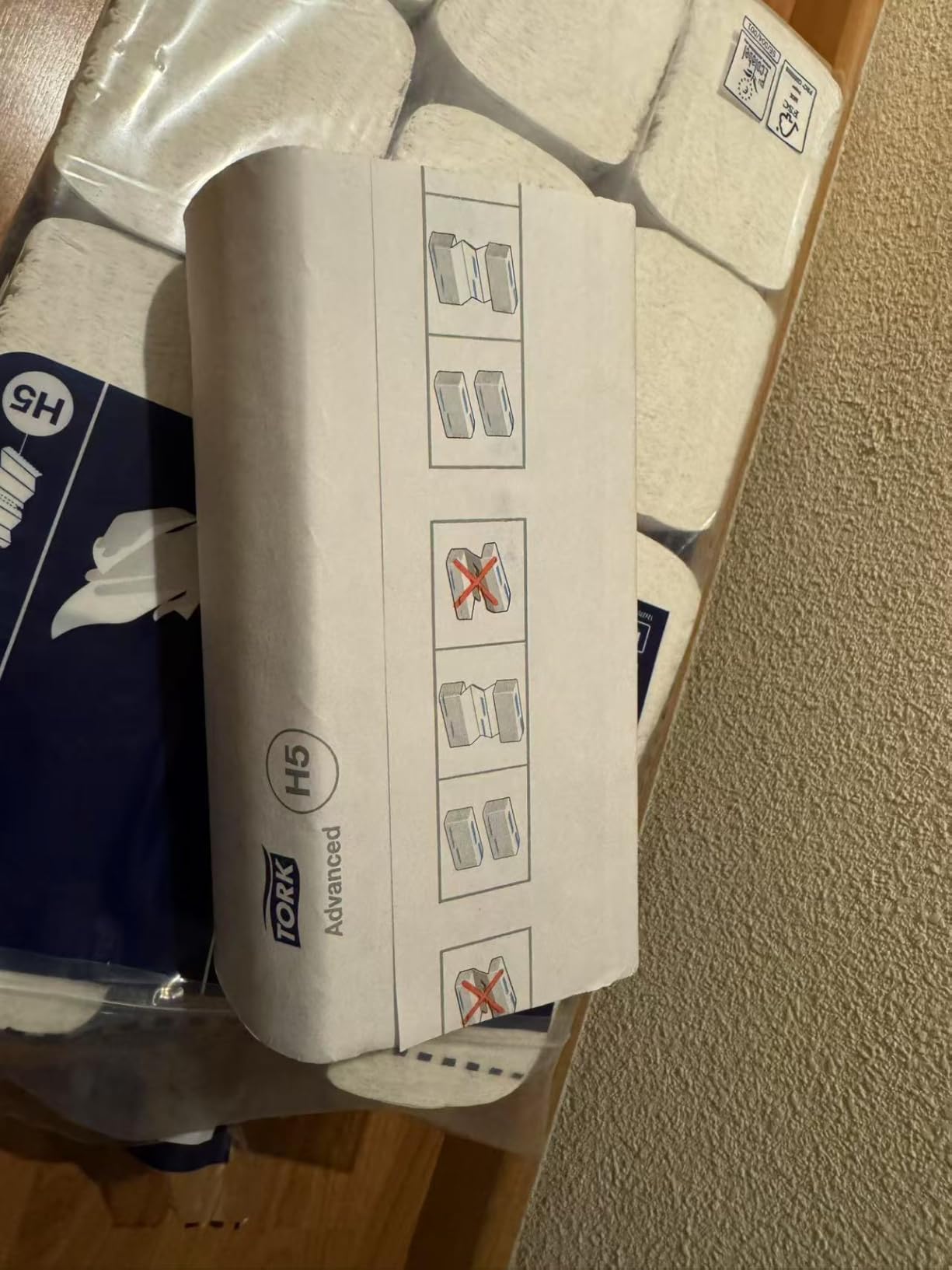 Tork PeakServe 552500 dispenser asciugamani bianco alta capacita
