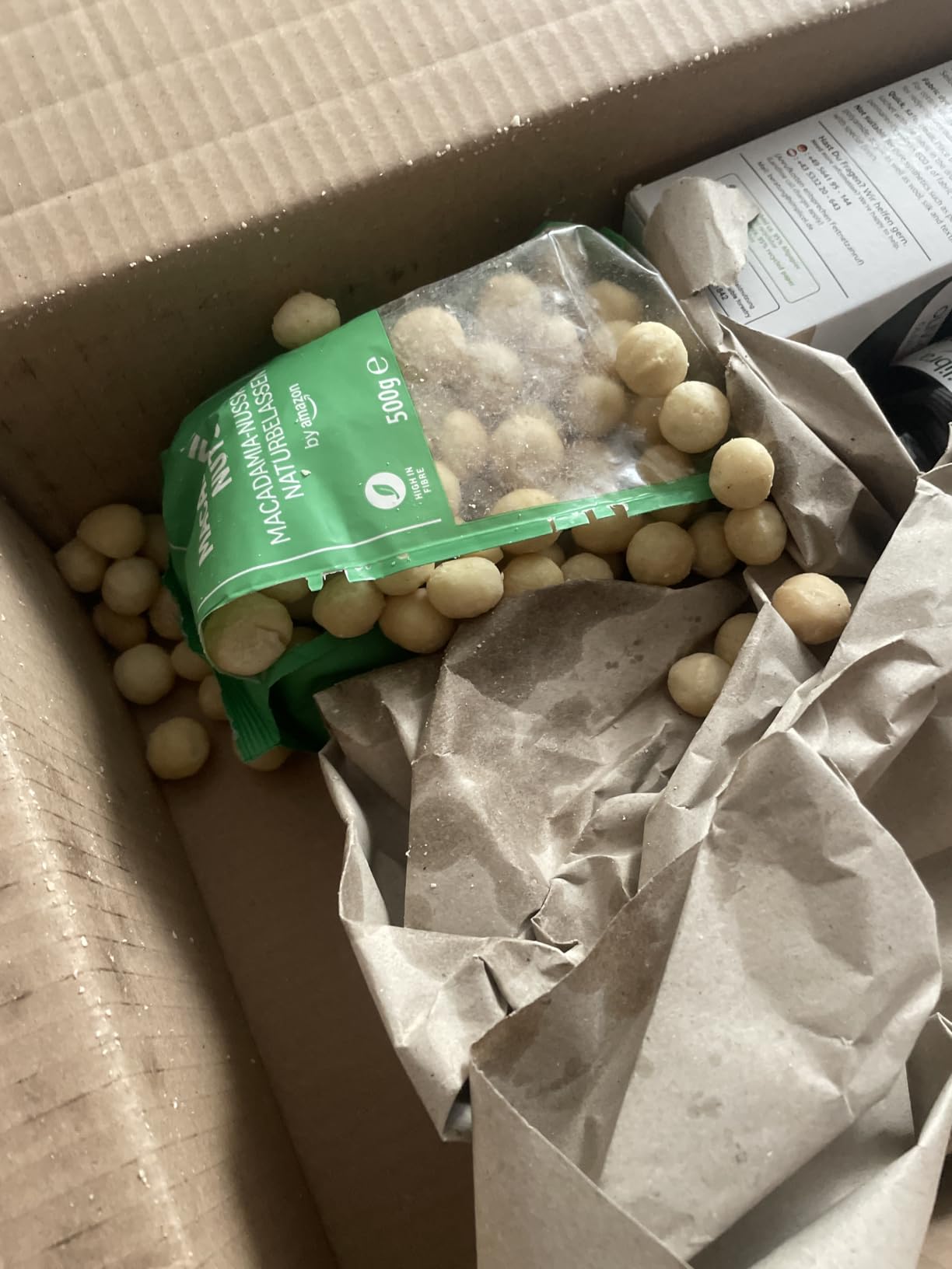 by Amazon Noci di Macadamia Intere 500 g Non Salate Vegane