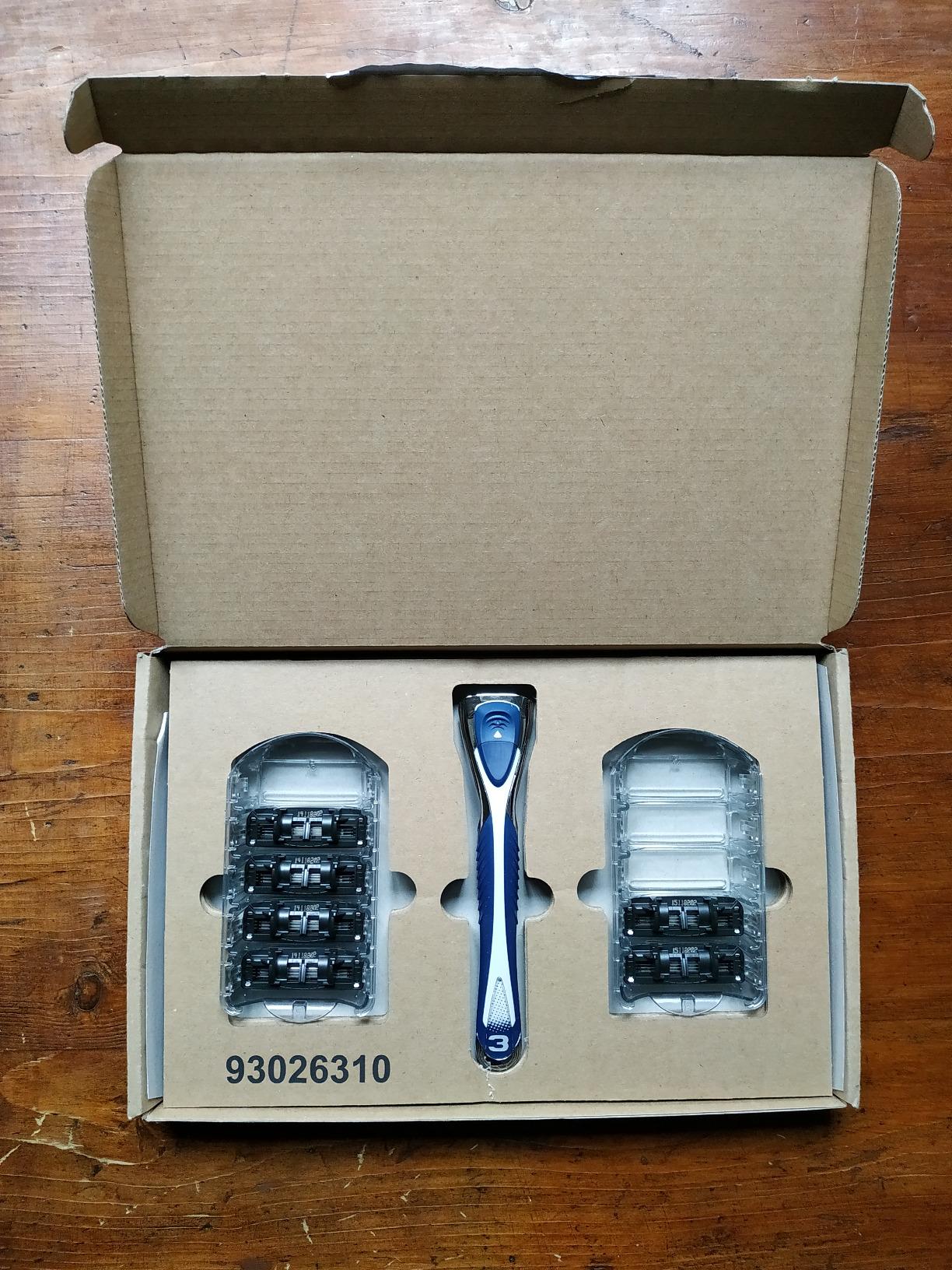 by Amazon Rasoio Uomo 3 Lame con 5 Ricariche Pelle Sensibile
