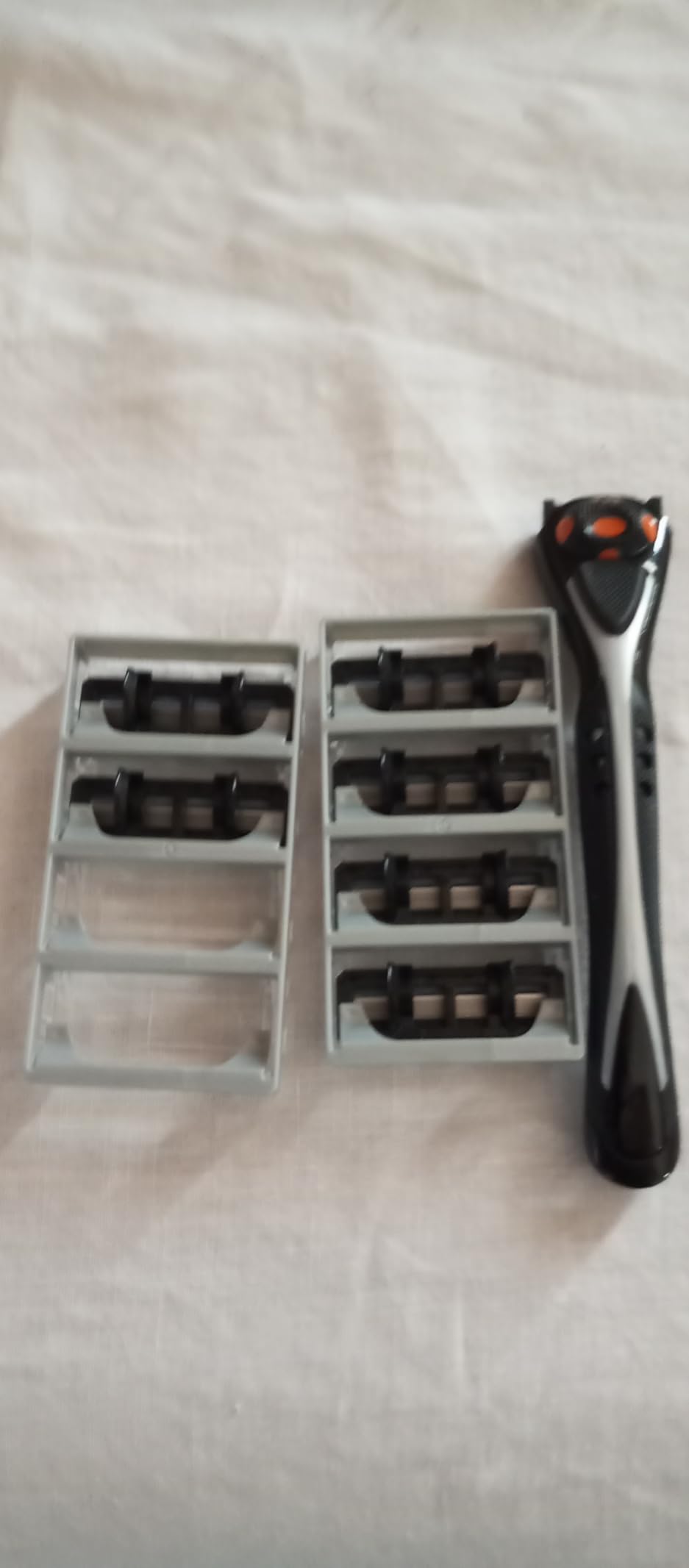 by Amazon Rasoio Uomo 5 Lame con 5 Ricariche Pelli Sensibili